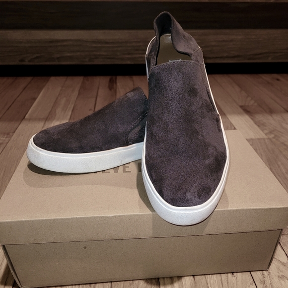 Woman's shoes - Picture 1 of 3